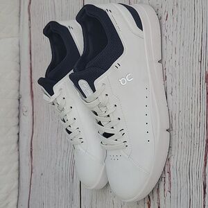 On Running THE ROGER White Sneakers Women's Size 9.5 NWOT